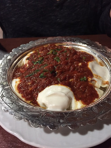 mantı in tomato sauce with yogurt